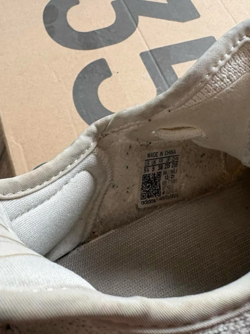 adidas Yeezy Boost 350 V2 - Bone